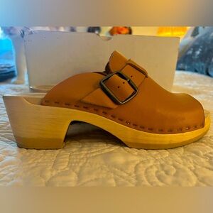 No.6 peep toe clog slides Size 10